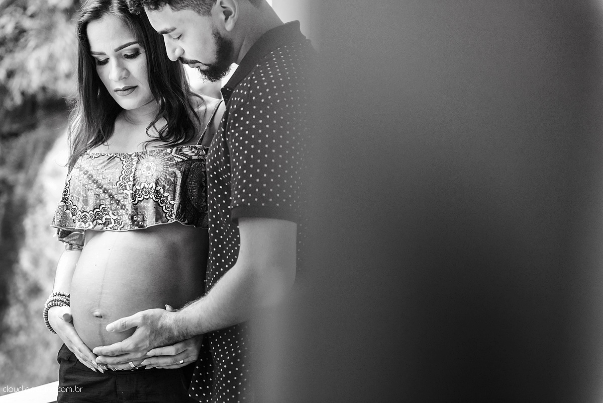 Lindo ensaio de gestante e grávida feito por fotógrafos de casamento de vila velha fotógrafos de casamento de vitória fotógrafos de casamento de serra espirito santo es numa cachoeira em brejetuba