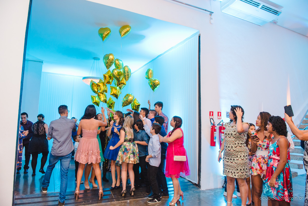 book, bride, 15 anos, fotografia de menina, ensaio feminino, ensaio teen, festa de 15 anos, ensaio externo, por fotografos de casamento de Vila Velha fotografos de casamento de Vitória fotografos de casamento de Iuna Espirito Santo ES