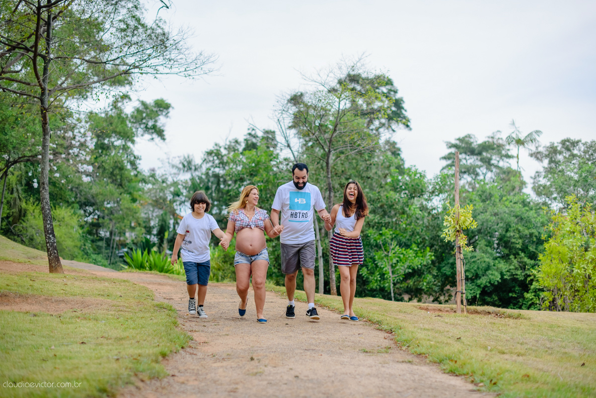 Ensaio fotográfico realizado em 2016 em Vitória, Espirito Santo, na famosa Ilha do Frade, local lindo, com muitas belas paisagens e cenários. Foi um ensaio divertido, dinâmico e feliz feito também em família por fotógrafos de casamento em Vila Velha.