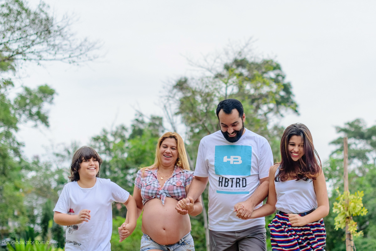 Ensaio fotográfico realizado em 2016 em Vitória, Espirito Santo, na famosa Ilha do Frade, local lindo, com muitas belas paisagens e cenários. Foi um ensaio divertido, dinâmico e feliz feito também em família por fotógrafos de casamento em Vila Velha.