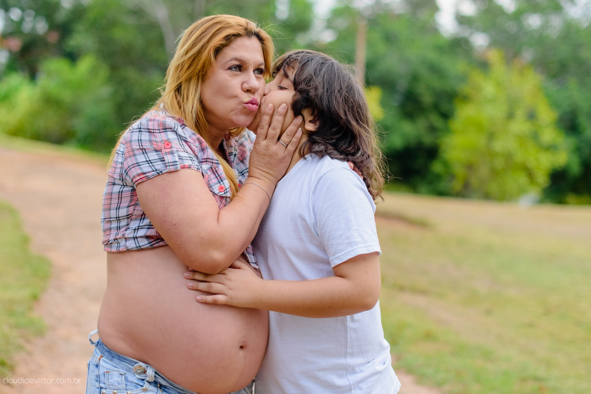 Ensaio fotográfico realizado em 2016 em Vitória, Espirito Santo, na famosa Ilha do Frade, local lindo, com muitas belas paisagens e cenários. Foi um ensaio divertido, dinâmico e feliz feito também em família por fotógrafos de casamento em Vila Velha.