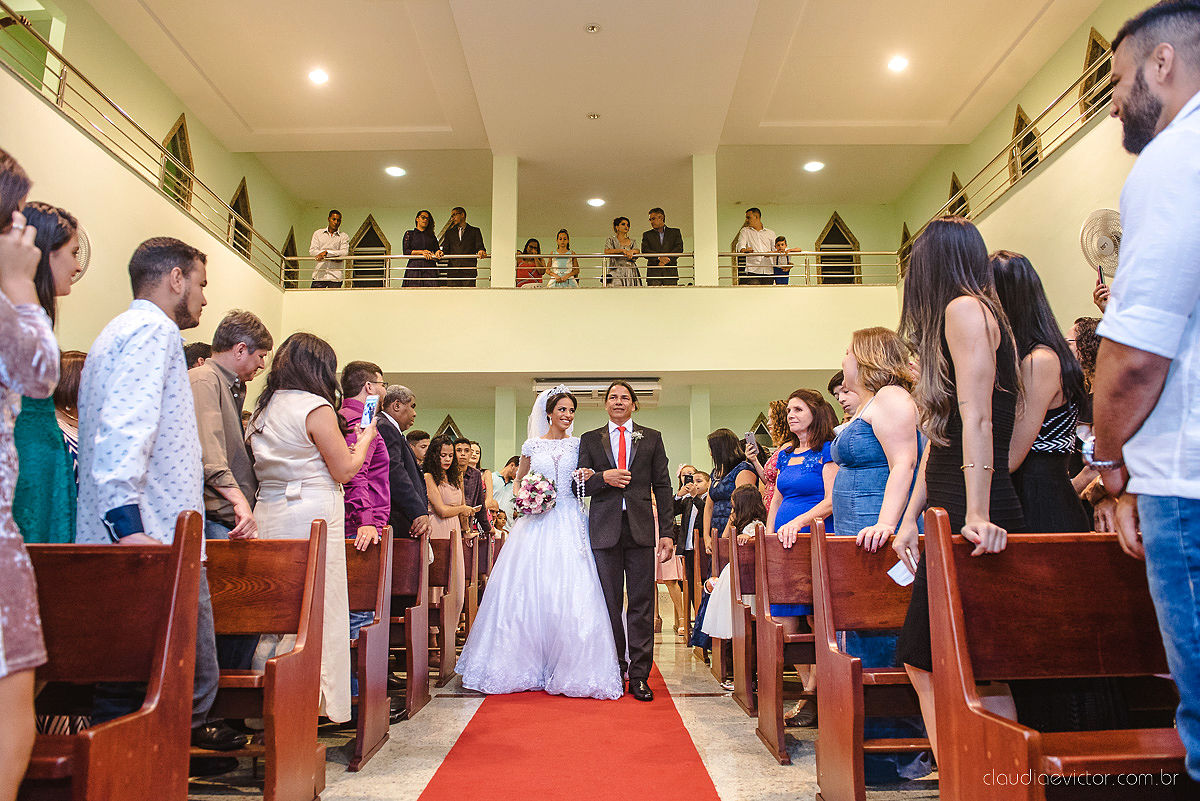 Lindo casamento realizado por fotógrafos de casamento de vila velha fotógrafos de casamento de vitória fotógrafos de casamento de serra espirito santo es com noivo noiva e por do sol com pista de dança e noiva girando