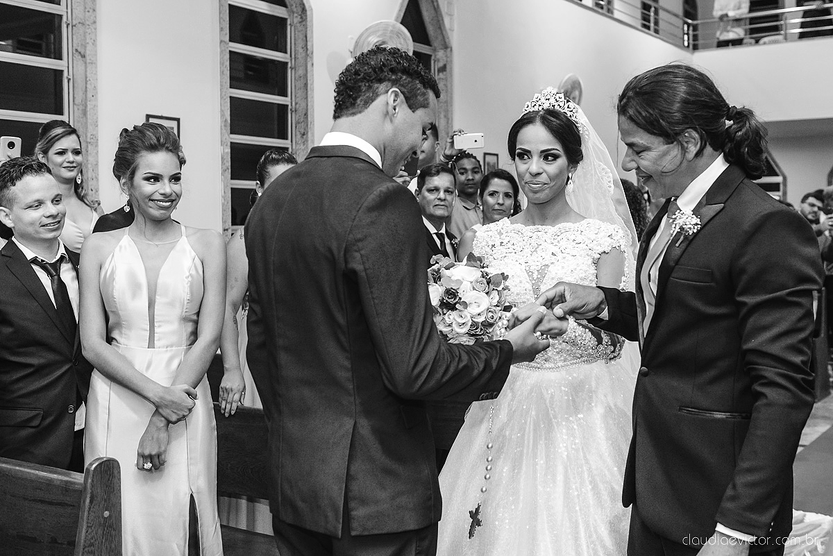 Lindo casamento realizado por fotógrafos de casamento de vila velha fotógrafos de casamento de vitória fotógrafos de casamento de serra espirito santo es com noivo noiva e por do sol com pista de dança e noiva girando