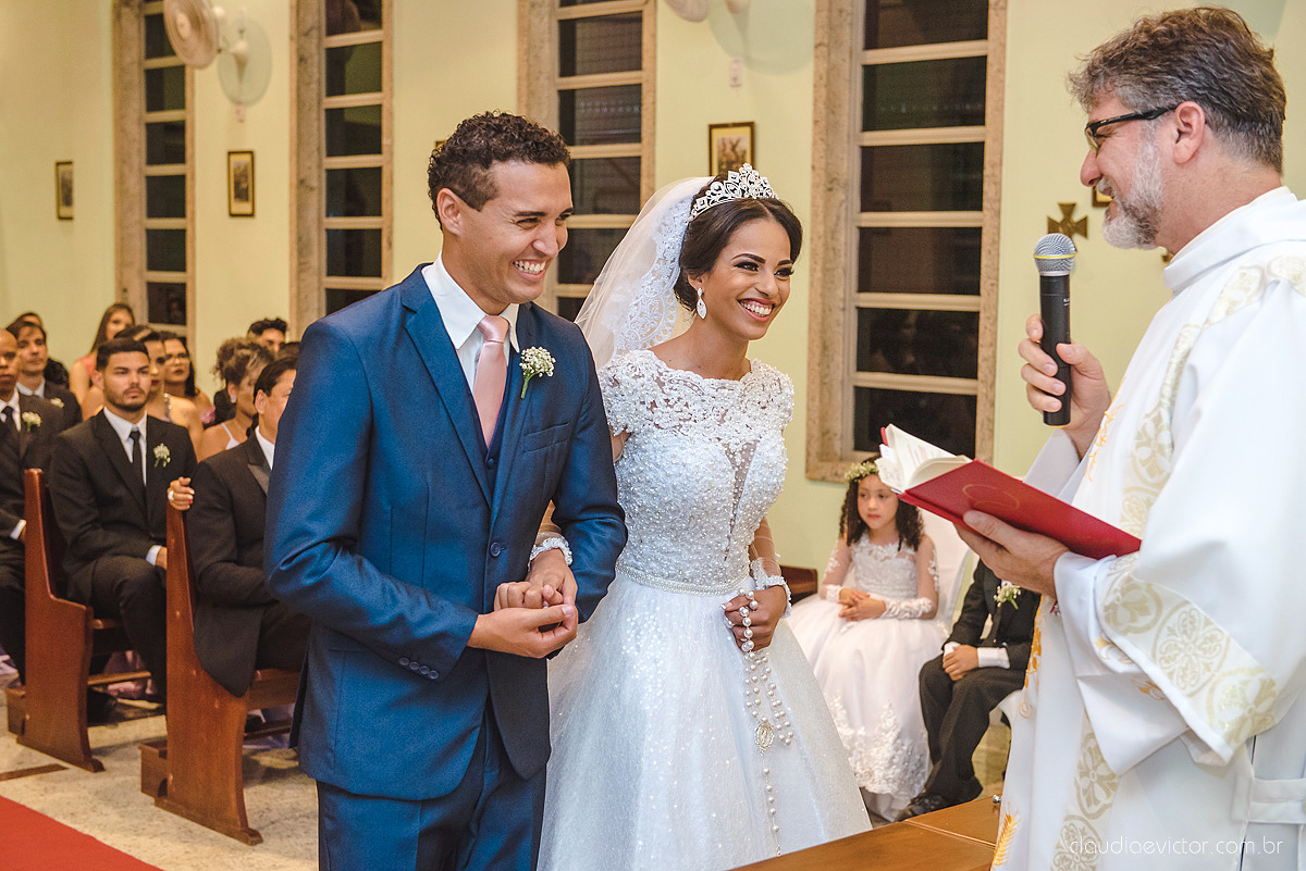 Lindo casamento realizado por fotógrafos de casamento de vila velha fotógrafos de casamento de vitória fotógrafos de casamento de serra espirito santo es com noivo noiva e por do sol com pista de dança e noiva girando