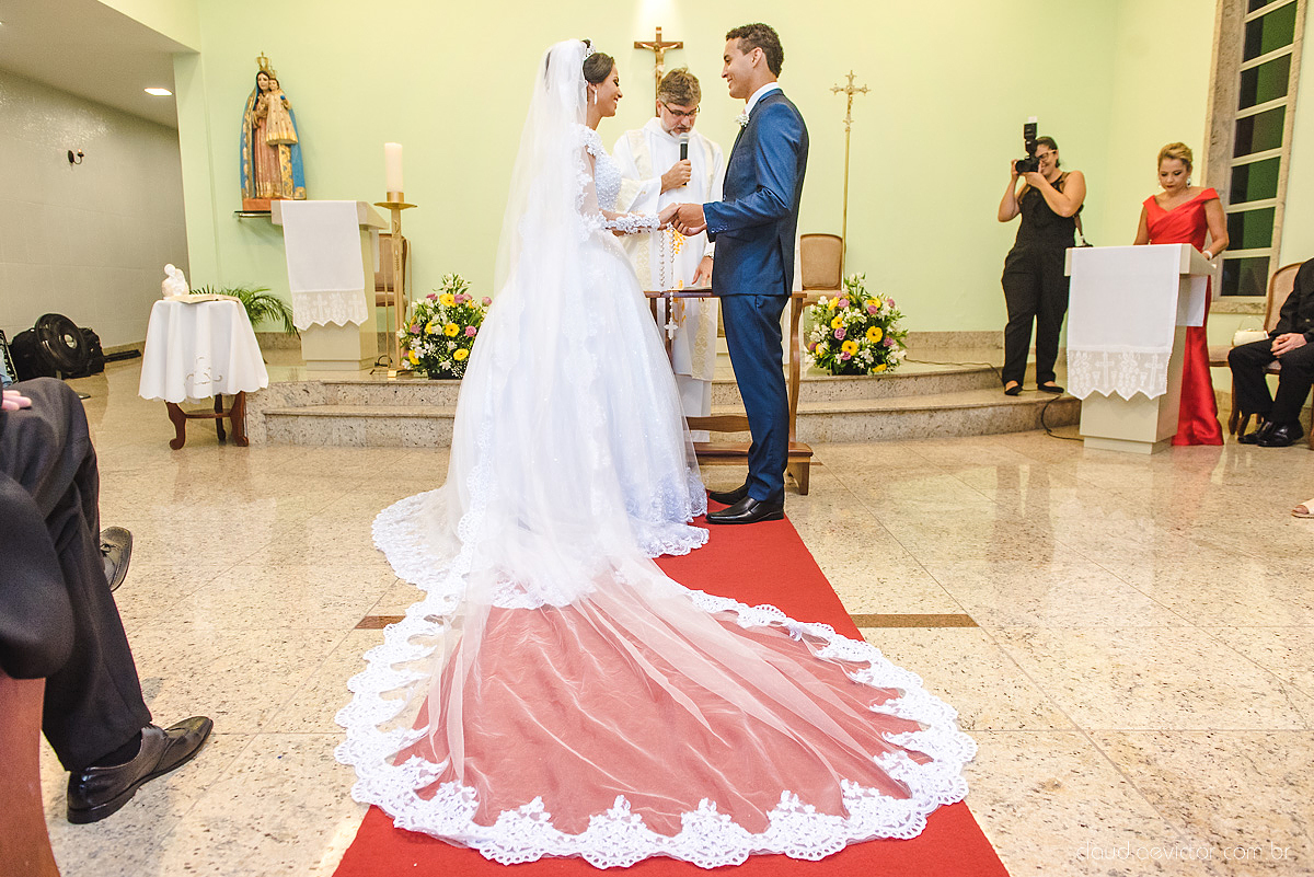 Lindo casamento realizado por fotógrafos de casamento de vila velha fotógrafos de casamento de vitória fotógrafos de casamento de serra espirito santo es com noivo noiva e por do sol com pista de dança e noiva girando