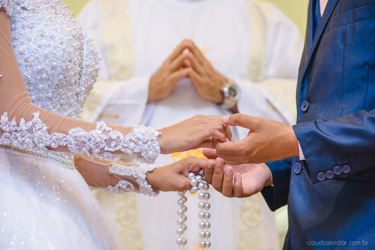 Lindo casamento realizado por fotógrafos de casamento de vila velha fotógrafos de casamento de vitória fotógrafos de casamento de serra espirito santo es com noivo noiva e por do sol com pista de dança e noiva girando