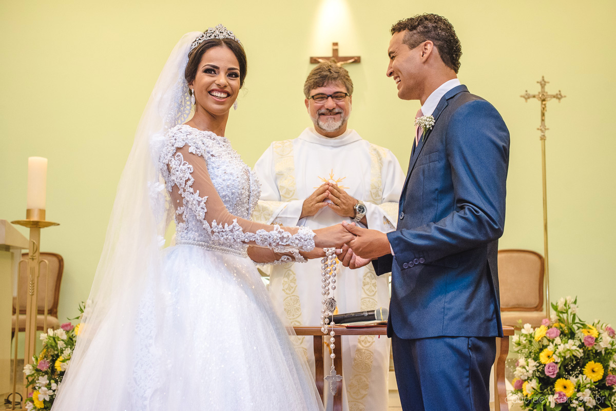 Lindo casamento realizado por fotógrafos de casamento de vila velha fotógrafos de casamento de vitória fotógrafos de casamento de serra espirito santo es com noivo noiva e por do sol com pista de dança e noiva girando