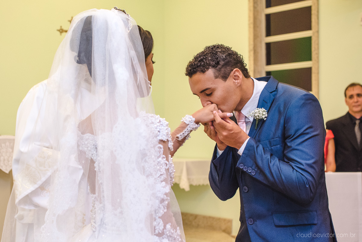 Lindo casamento realizado por fotógrafos de casamento de vila velha fotógrafos de casamento de vitória fotógrafos de casamento de serra espirito santo es com noivo noiva e por do sol com pista de dança e noiva girando