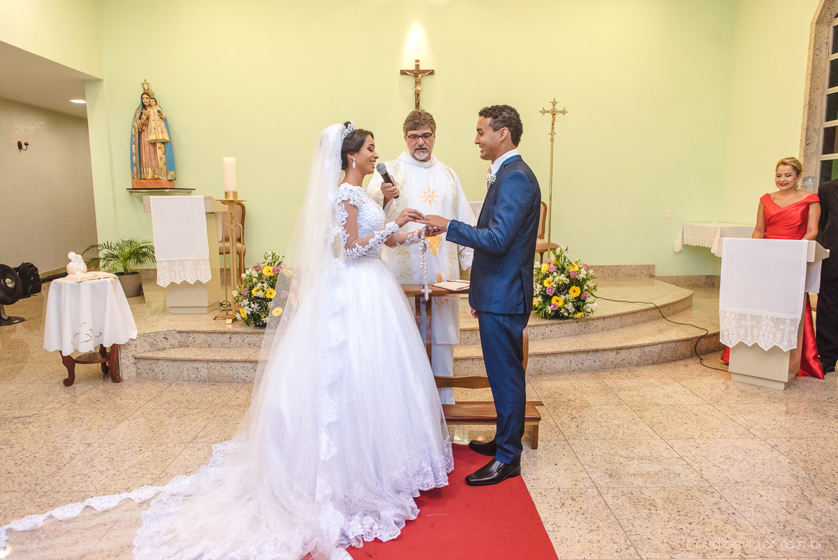 Lindo casamento realizado por fotógrafos de casamento de vila velha fotógrafos de casamento de vitória fotógrafos de casamento de serra espirito santo es com noivo noiva e por do sol com pista de dança e noiva girando