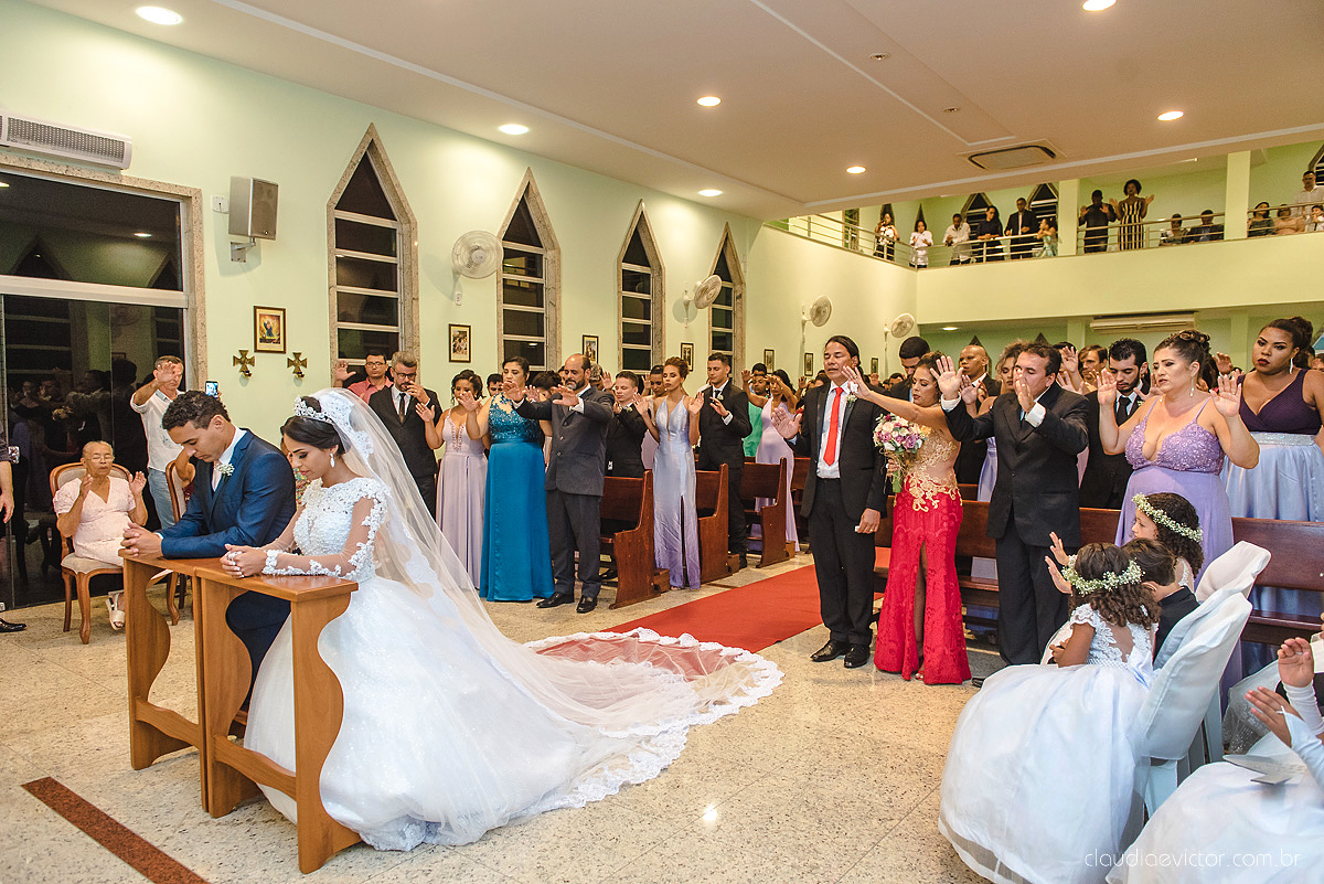 Lindo casamento realizado por fotógrafos de casamento de vila velha fotógrafos de casamento de vitória fotógrafos de casamento de serra espirito santo es com noivo noiva e por do sol com pista de dança e noiva girando