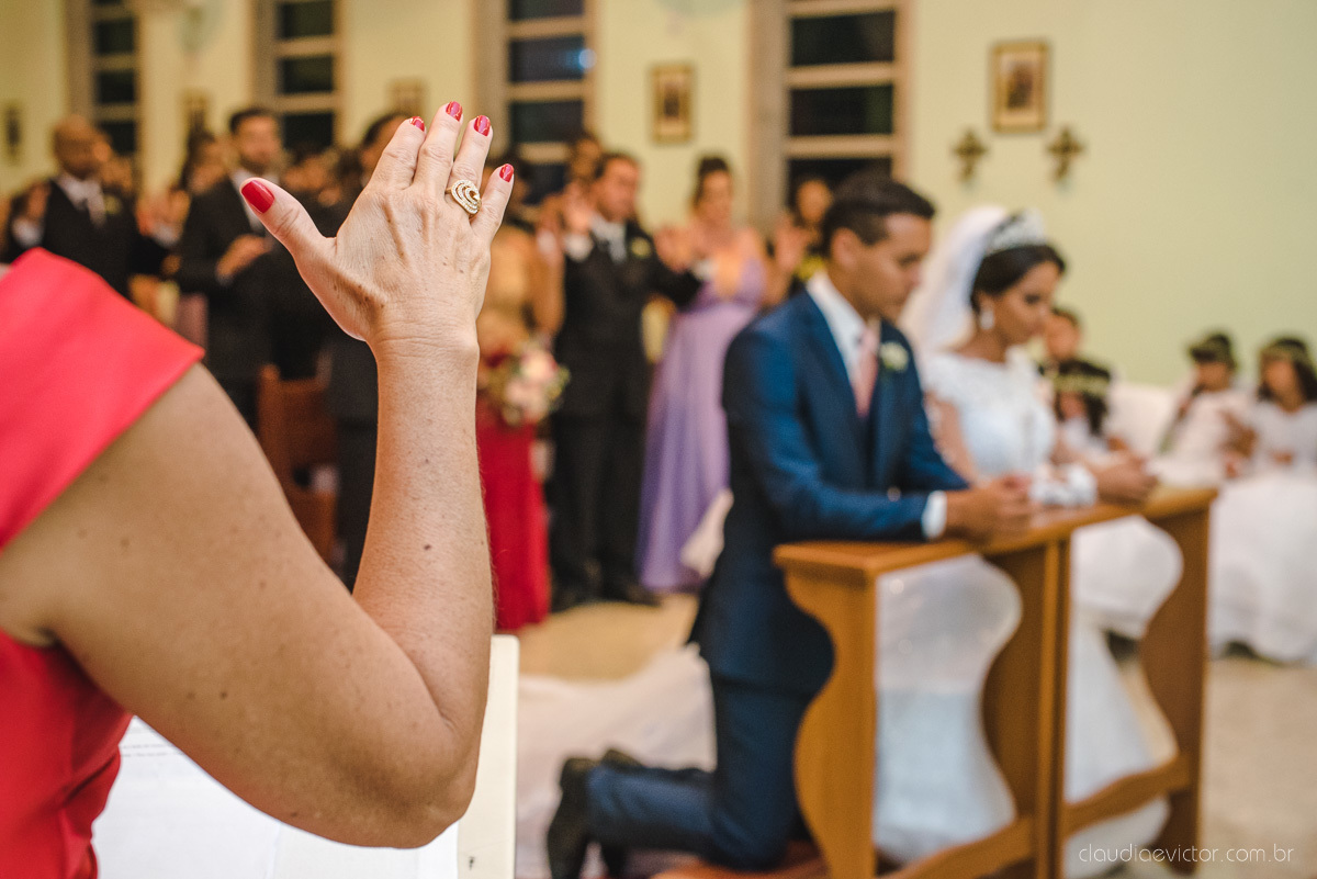 Lindo casamento realizado por fotógrafos de casamento de vila velha fotógrafos de casamento de vitória fotógrafos de casamento de serra espirito santo es com noivo noiva e por do sol com pista de dança e noiva girando