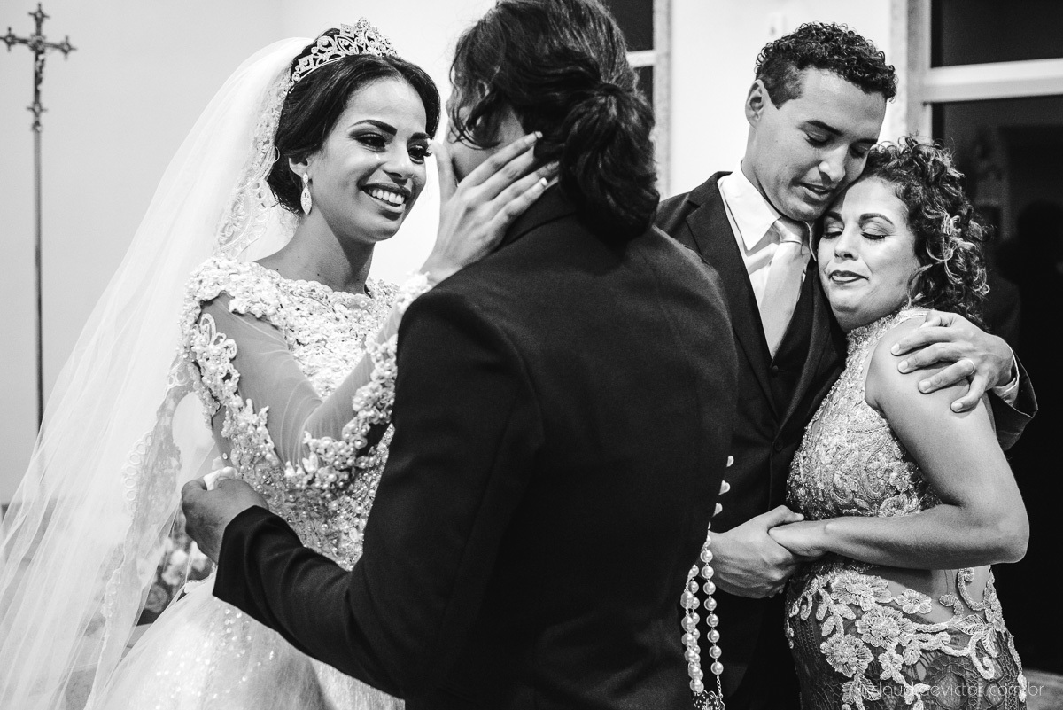 Lindo casamento realizado por fotógrafos de casamento de vila velha fotógrafos de casamento de vitória fotógrafos de casamento de serra espirito santo es com noivo noiva e por do sol com pista de dança e noiva girando