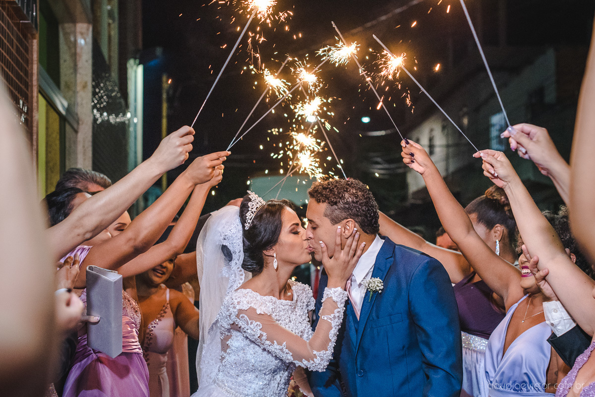 Lindo casamento realizado por fotógrafos de casamento de vila velha fotógrafos de casamento de vitória fotógrafos de casamento de serra espirito santo es com noivo noiva e por do sol com pista de dança e noiva girando