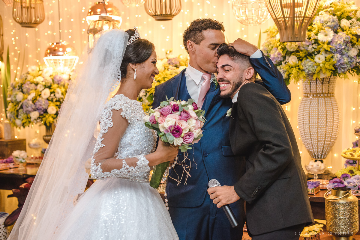 Lindo casamento realizado por fotógrafos de casamento de vila velha fotógrafos de casamento de vitória fotógrafos de casamento de serra espirito santo es com noivo noiva e por do sol com pista de dança e noiva girando
