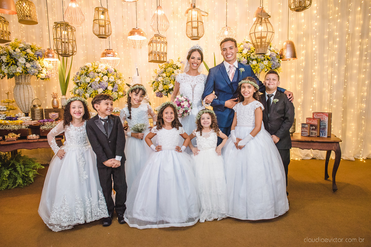 Lindo casamento realizado por fotógrafos de casamento de vila velha fotógrafos de casamento de vitória fotógrafos de casamento de serra espirito santo es com noivo noiva e por do sol com pista de dança e noiva girando