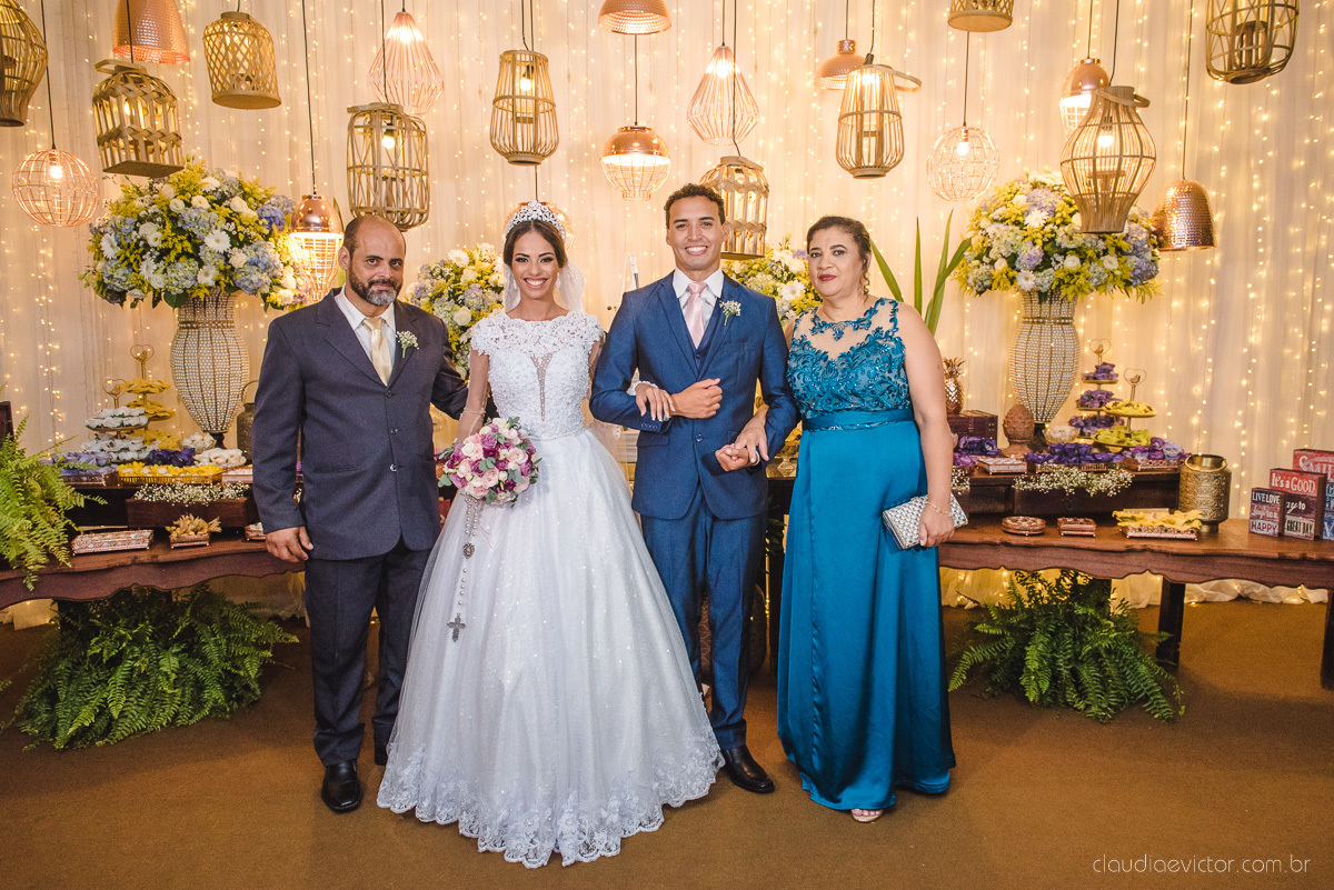 Lindo casamento realizado por fotógrafos de casamento de vila velha fotógrafos de casamento de vitória fotógrafos de casamento de serra espirito santo es com noivo noiva e por do sol com pista de dança e noiva girando