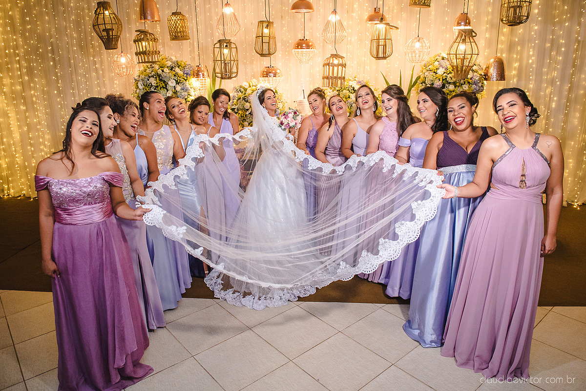 Lindo casamento realizado por fotógrafos de casamento de vila velha fotógrafos de casamento de vitória fotógrafos de casamento de serra espirito santo es com noivo noiva e por do sol com pista de dança e noiva girando