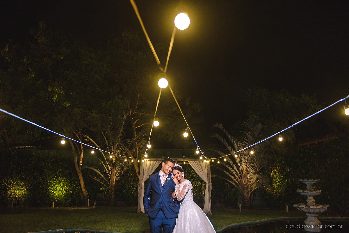 Lindo casamento realizado por fotógrafos de casamento de vila velha fotógrafos de casamento de vitória fotógrafos de casamento de serra espirito santo es com noivo noiva e por do sol com pista de dança e noiva girando