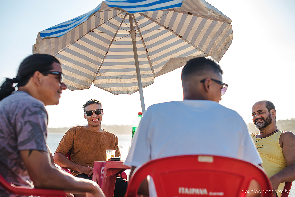 Lindo casamento realizado por fotógrafos de casamento de vila velha fotógrafos de casamento de vitória fotógrafos de casamento de serra espirito santo es com noivo noiva e por do sol com pista de dança e noiva girando