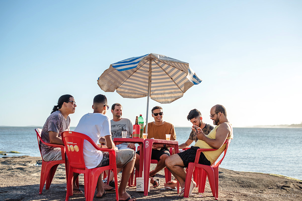Lindo casamento realizado por fotógrafos de casamento de vila velha fotógrafos de casamento de vitória fotógrafos de casamento de serra espirito santo es com noivo noiva e por do sol com pista de dança e noiva girando