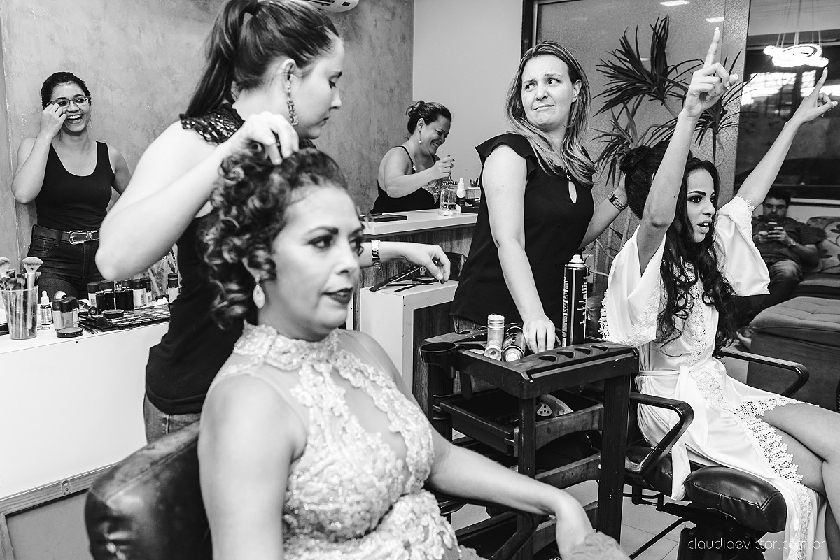 Lindo casamento realizado por fotógrafos de casamento de vila velha fotógrafos de casamento de vitória fotógrafos de casamento de serra espirito santo es com noivo noiva e por do sol com pista de dança e noiva girando