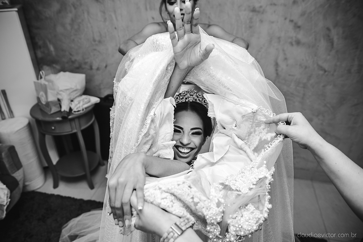 Lindo casamento realizado por fotógrafos de casamento de vila velha fotógrafos de casamento de vitória fotógrafos de casamento de serra espirito santo es com noivo noiva e por do sol com pista de dança e noiva girando