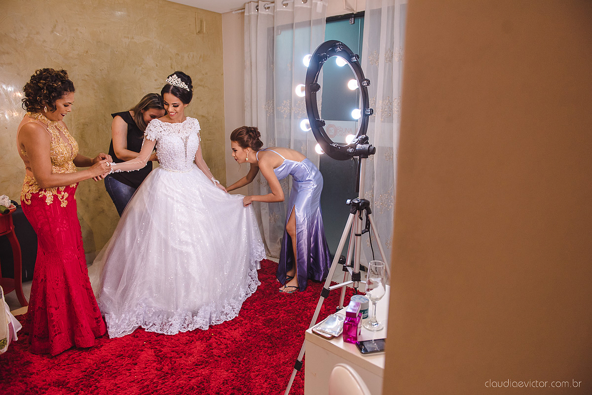 Lindo casamento realizado por fotógrafos de casamento de vila velha fotógrafos de casamento de vitória fotógrafos de casamento de serra espirito santo es com noivo noiva e por do sol com pista de dança e noiva girando