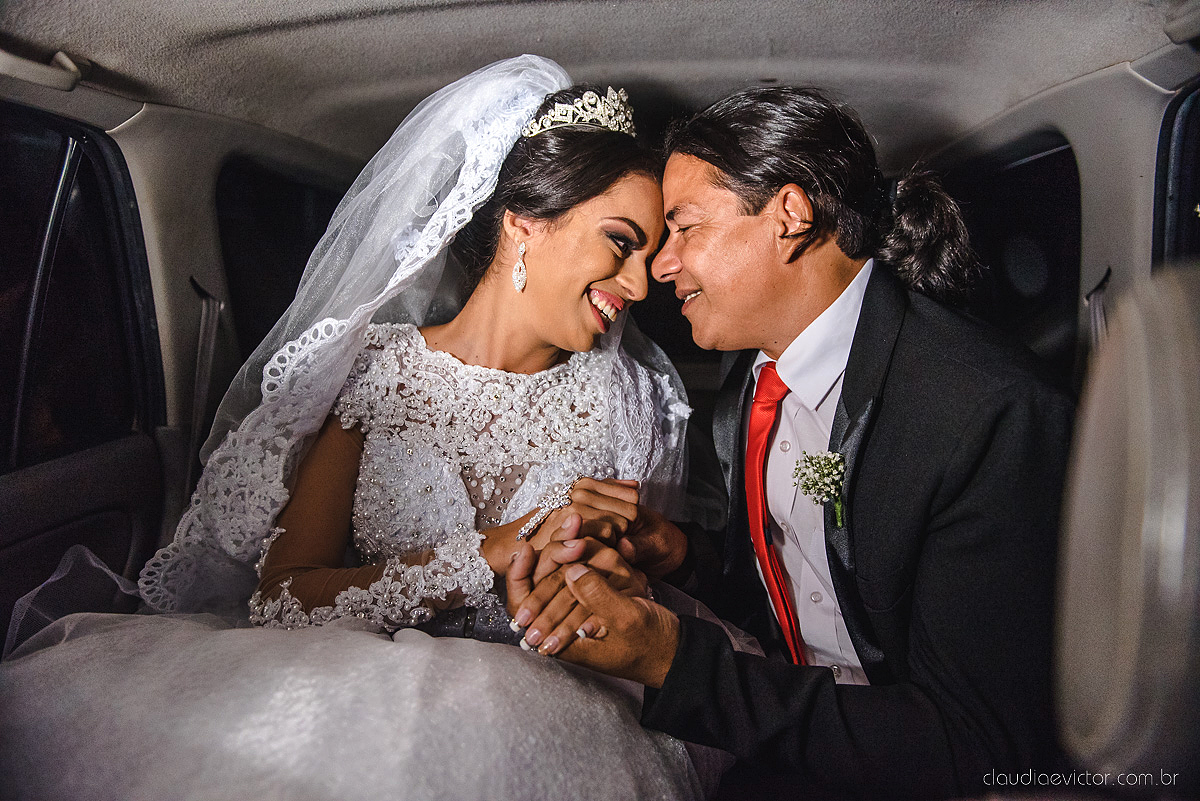 Lindo casamento realizado por fotógrafos de casamento de vila velha fotógrafos de casamento de vitória fotógrafos de casamento de serra espirito santo es com noivo noiva e por do sol com pista de dança e noiva girando