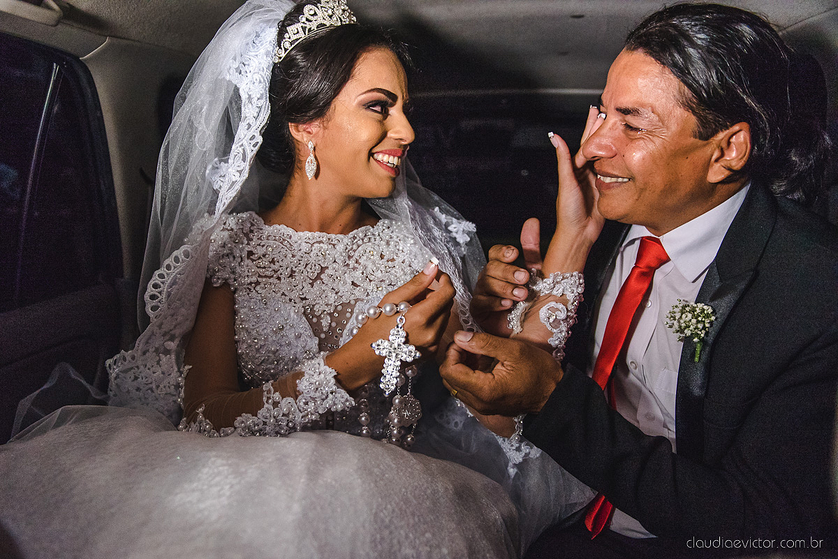 Lindo casamento realizado por fotógrafos de casamento de vila velha fotógrafos de casamento de vitória fotógrafos de casamento de serra espirito santo es com noivo noiva e por do sol com pista de dança e noiva girando