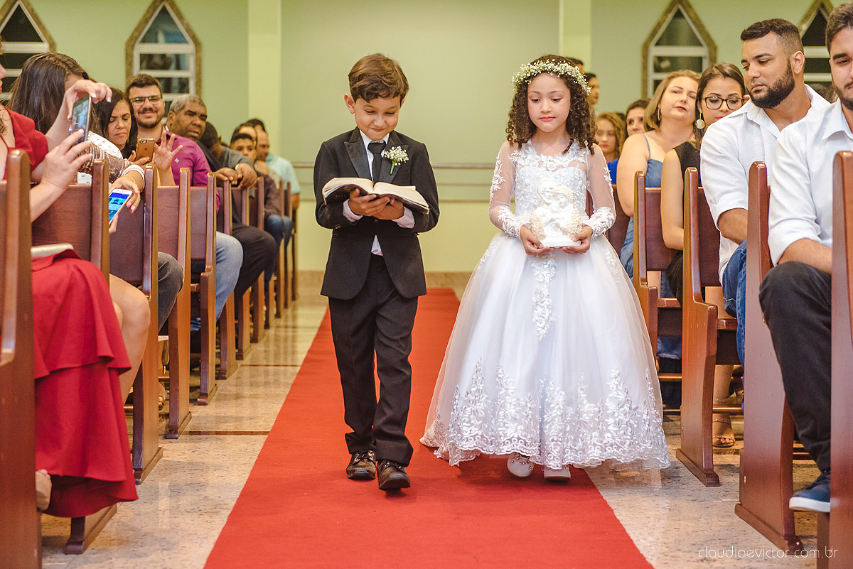 Lindo casamento realizado por fotógrafos de casamento de vila velha fotógrafos de casamento de vitória fotógrafos de casamento de serra espirito santo es com noivo noiva e por do sol com pista de dança e noiva girando