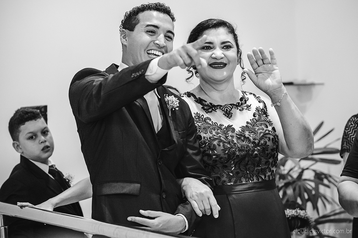 Lindo casamento realizado por fotógrafos de casamento de vila velha fotógrafos de casamento de vitória fotógrafos de casamento de serra espirito santo es com noivo noiva e por do sol com pista de dança e noiva girando