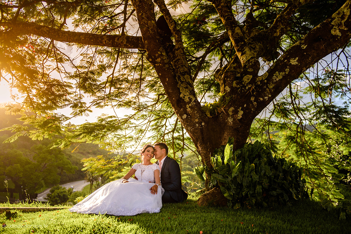 Lindo casamento realizado por fotógrafos de casamento de vila velha fotógrafos de casamento de vitória fotógrafos de casamento de serra espirito santo es com noivo noiva e por do sol com pista de dança e noiva girando