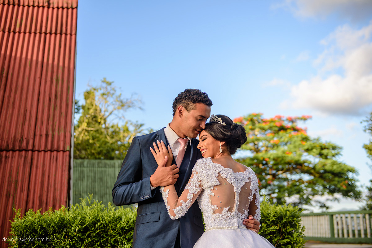 Lindo casamento realizado por fotógrafos de casamento de vila velha fotógrafos de casamento de vitória fotógrafos de casamento de serra espirito santo es com noivo noiva e por do sol com pista de dança e noiva girando