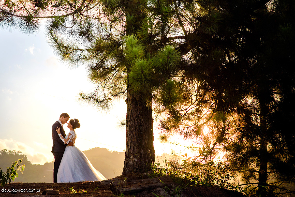 Lindo casamento realizado por fotógrafos de casamento de vila velha fotógrafos de casamento de vitória fotógrafos de casamento de serra espirito santo es com noivo noiva e por do sol com pista de dança e noiva girando