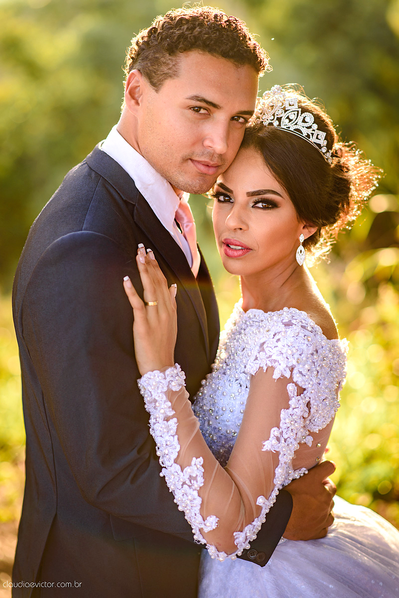 Lindo casamento realizado por fotógrafos de casamento de vila velha fotógrafos de casamento de vitória fotógrafos de casamento de serra espirito santo es com noivo noiva e por do sol com pista de dança e noiva girando