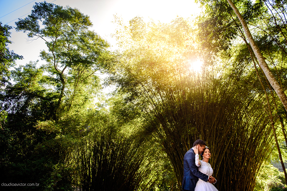 Lindo casamento realizado por fotógrafos de casamento de vila velha fotógrafos de casamento de vitória fotógrafos de casamento de serra espirito santo es com noivo noiva e por do sol com pista de dança e noiva girando