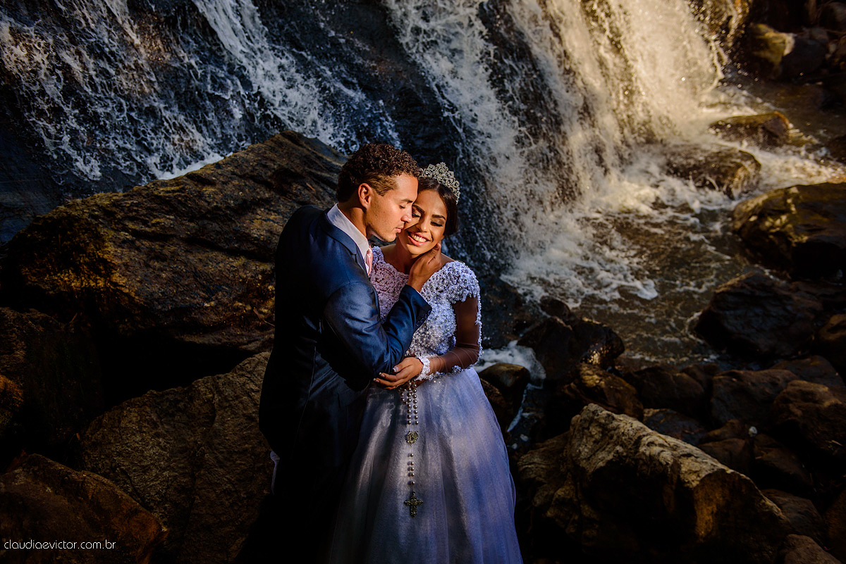 Lindo casamento realizado por fotógrafos de casamento de vila velha fotógrafos de casamento de vitória fotógrafos de casamento de serra espirito santo es com noivo noiva e por do sol com pista de dança e noiva girando