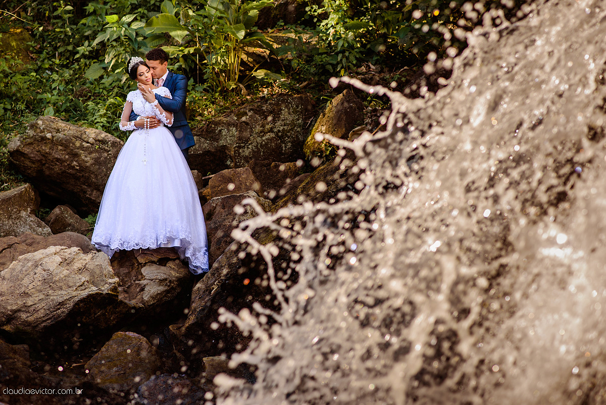 Lindo casamento realizado por fotógrafos de casamento de vila velha fotógrafos de casamento de vitória fotógrafos de casamento de serra espirito santo es com noivo noiva e por do sol com pista de dança e noiva girando