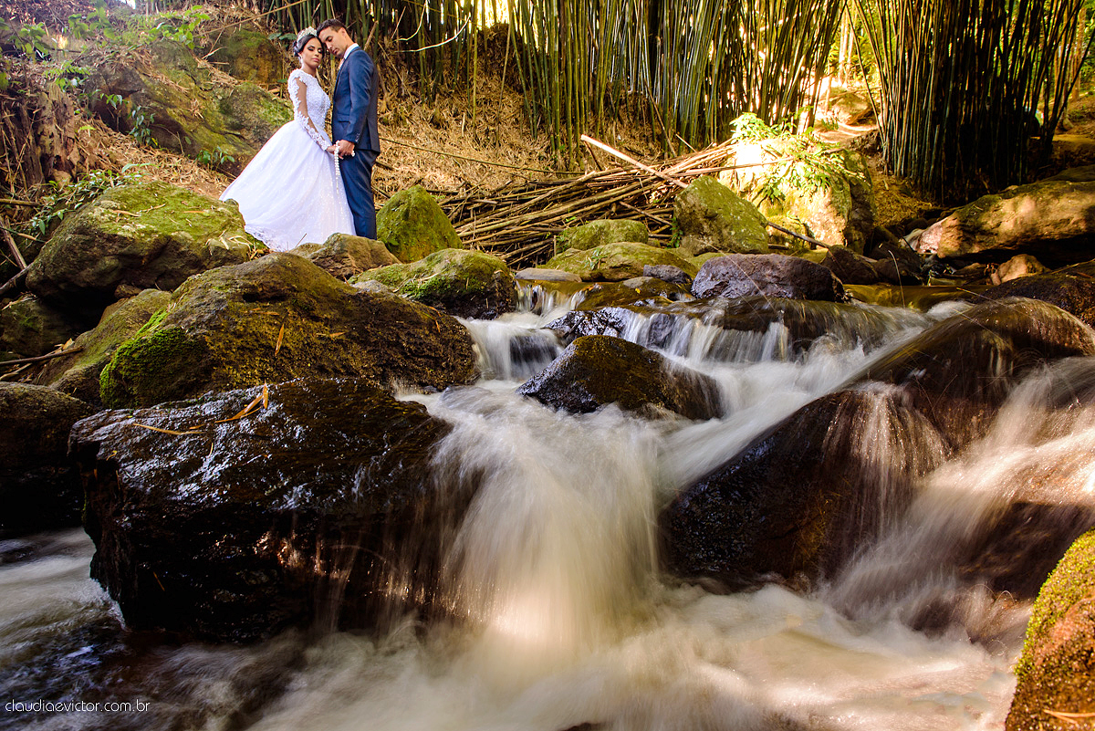 Lindo casamento realizado por fotógrafos de casamento de vila velha fotógrafos de casamento de vitória fotógrafos de casamento de serra espirito santo es com noivo noiva e por do sol com pista de dança e noiva girando
