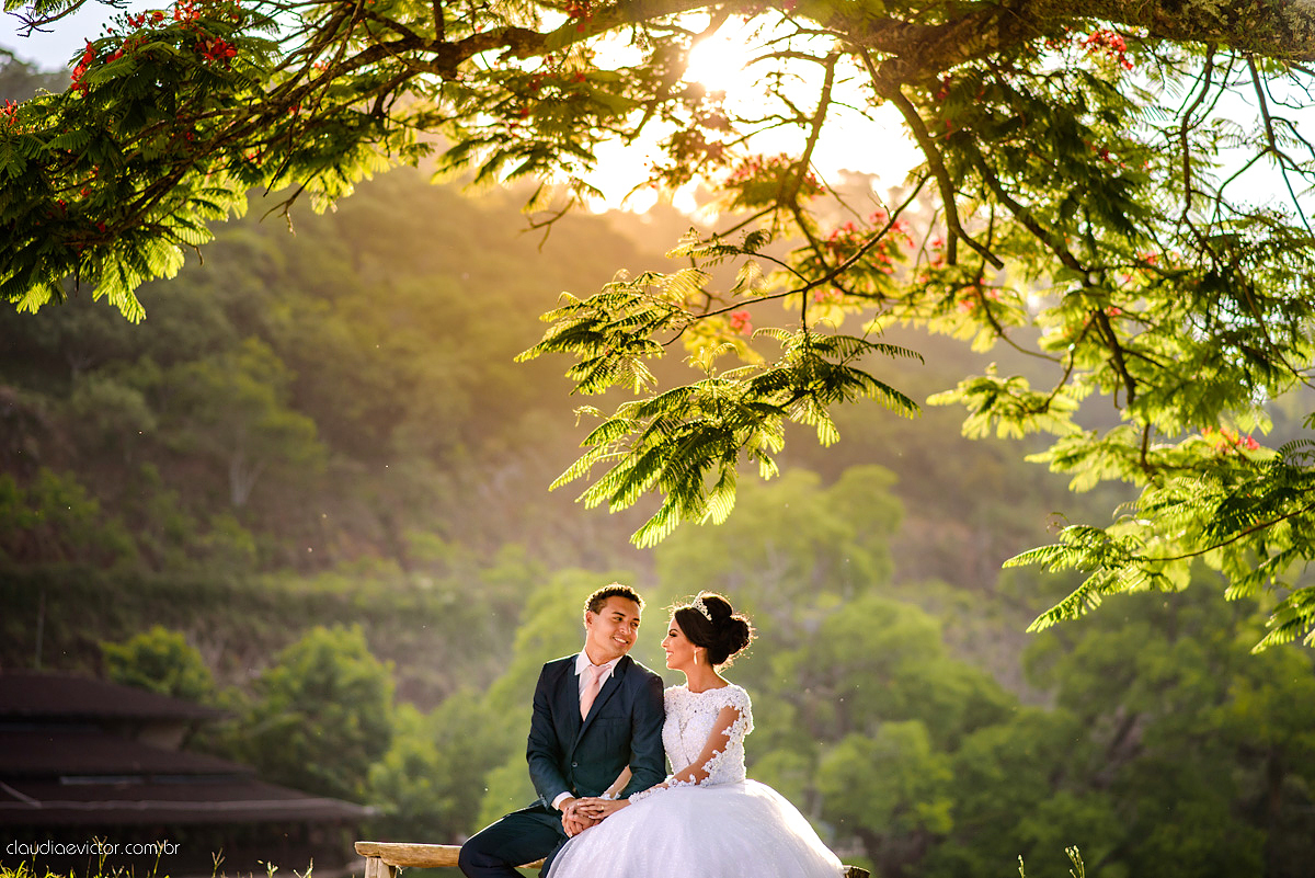 Lindo casamento realizado por fotógrafos de casamento de vila velha fotógrafos de casamento de vitória fotógrafos de casamento de serra espirito santo es com noivo noiva e por do sol com pista de dança e noiva girando
