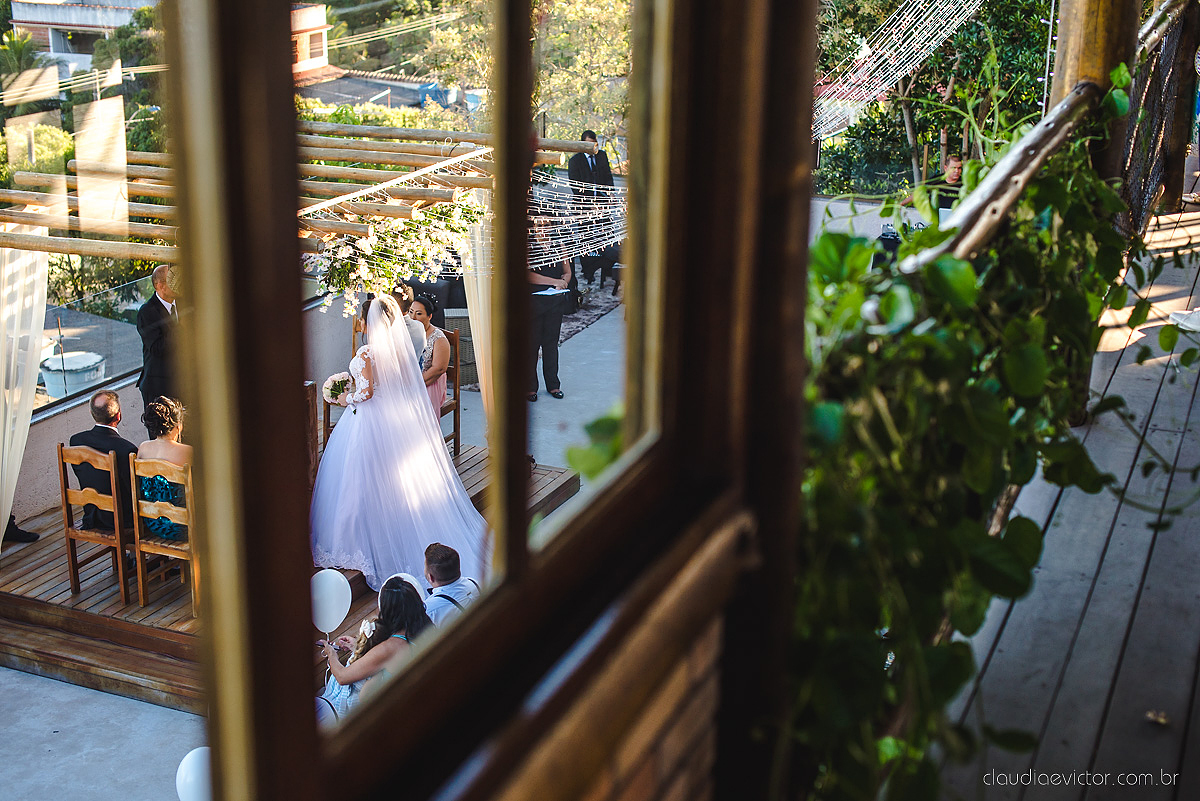 Lindo casamento realizado no cerimonial Kafuá do lino em Ponta da Fruta por fotógrafos de casamento de vila velha fotógrafos de casamento de vitória fotógrafos de casamento de serra espirito santo es com noivo noiva por do sol e vestido de noiva