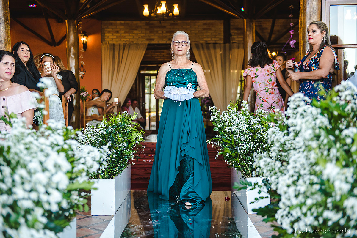 Lindo casamento realizado no cerimonial Kafuá do lino em Ponta da Fruta por fotógrafos de casamento de vila velha fotógrafos de casamento de vitória fotógrafos de casamento de serra espirito santo es com noivo noiva por do sol e vestido de noiva