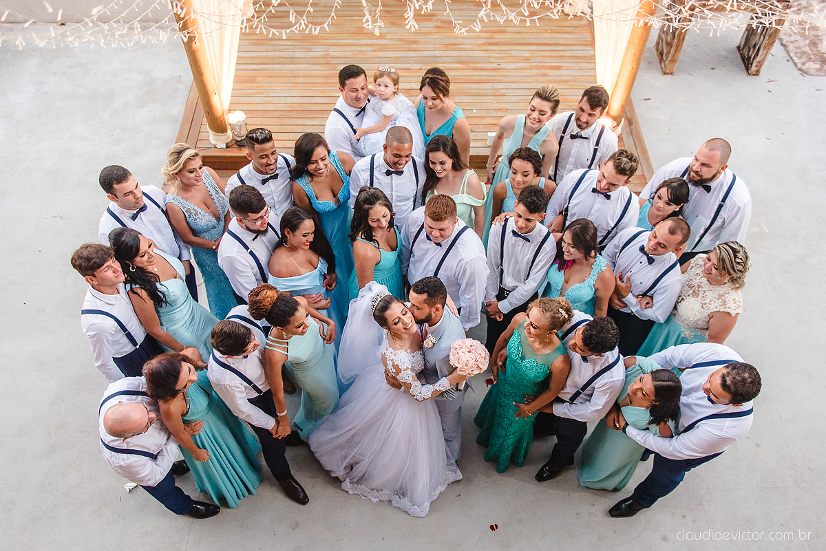 Lindo casamento realizado no cerimonial Kafuá do lino em Ponta da Fruta por fotógrafos de casamento de vila velha fotógrafos de casamento de vitória fotógrafos de casamento de serra espirito santo es com noivo noiva por do sol e vestido de noiva