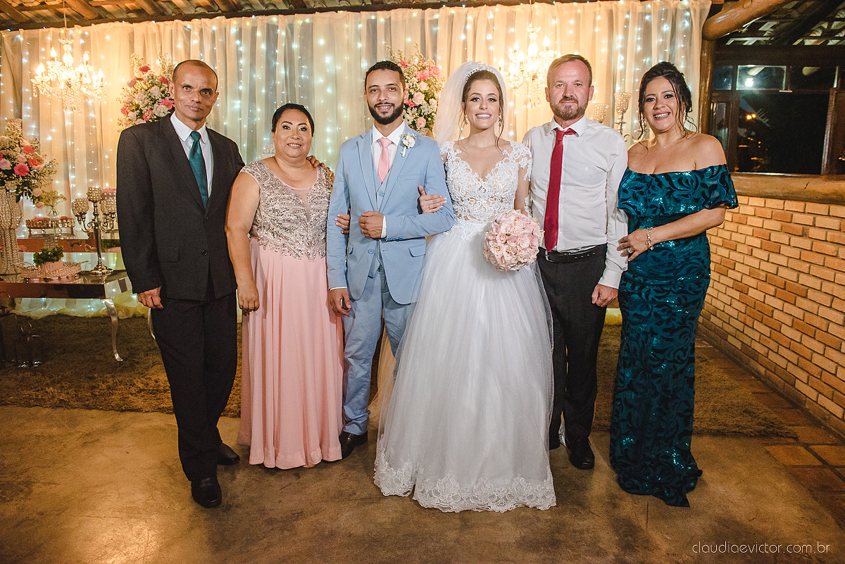Lindo casamento realizado no cerimonial Kafuá do lino em Ponta da Fruta por fotógrafos de casamento de vila velha fotógrafos de casamento de vitória fotógrafos de casamento de serra espirito santo es com noivo noiva por do sol e vestido de noiva