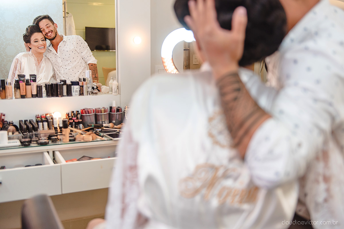 Lindo casamento realizado no cerimonial Kafuá do lino em Ponta da Fruta por fotógrafos de casamento de vila velha fotógrafos de casamento de vitória fotógrafos de casamento de serra espirito santo es com noivo noiva por do sol e vestido de noiva