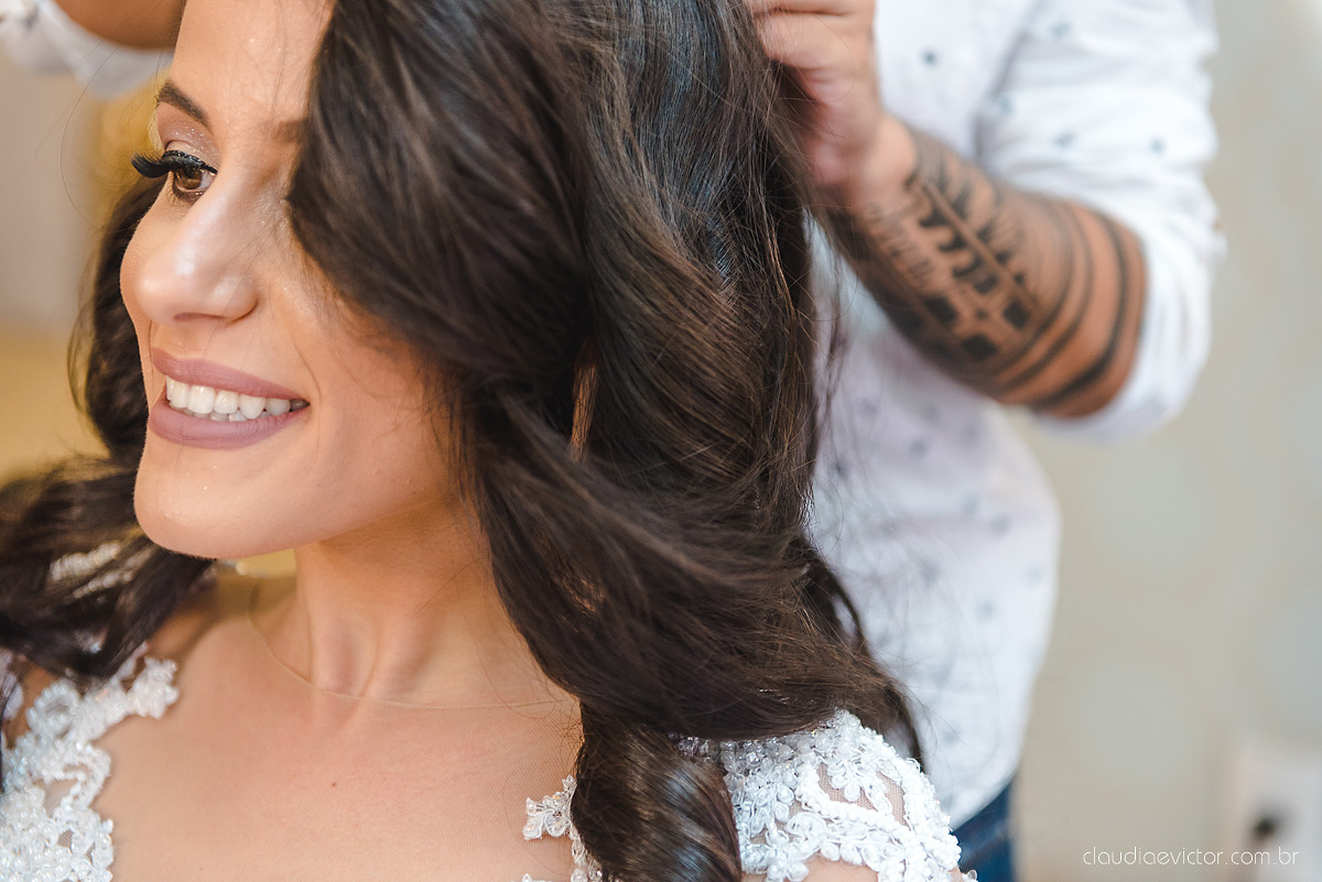 Lindo casamento realizado no cerimonial Kafuá do lino em Ponta da Fruta por fotógrafos de casamento de vila velha fotógrafos de casamento de vitória fotógrafos de casamento de serra espirito santo es com noivo noiva por do sol e vestido de noiva