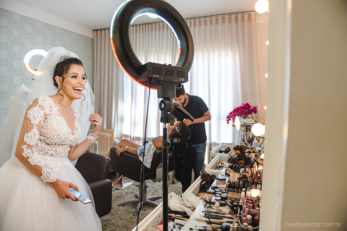 Lindo casamento realizado no cerimonial Kafuá do lino em Ponta da Fruta por fotógrafos de casamento de vila velha fotógrafos de casamento de vitória fotógrafos de casamento de serra espirito santo es com noivo noiva por do sol e vestido de noiva