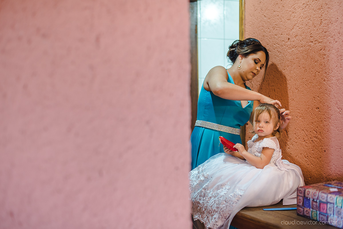 Lindo casamento realizado no cerimonial Kafuá do lino em Ponta da Fruta por fotógrafos de casamento de vila velha fotógrafos de casamento de vitória fotógrafos de casamento de serra espirito santo es com noivo noiva por do sol e vestido de noiva