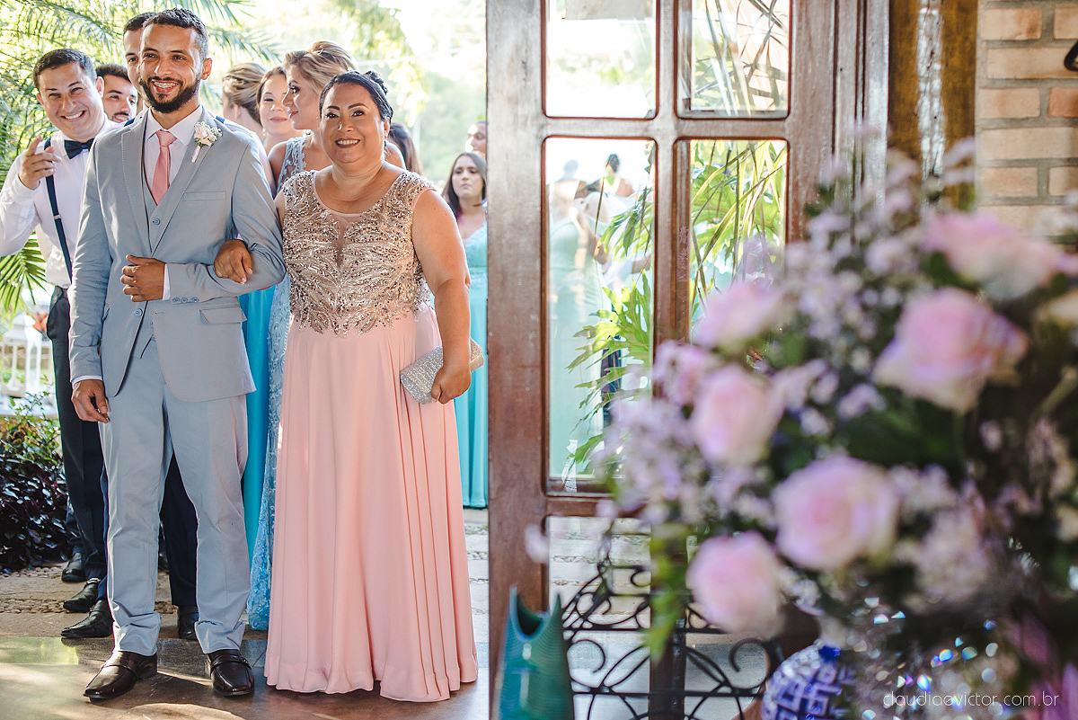 Lindo casamento realizado no cerimonial Kafuá do lino em Ponta da Fruta por fotógrafos de casamento de vila velha fotógrafos de casamento de vitória fotógrafos de casamento de serra espirito santo es com noivo noiva por do sol e vestido de noiva
