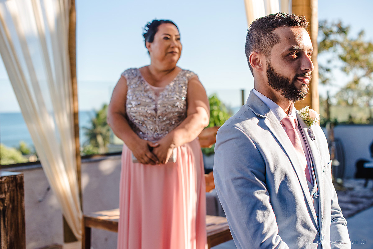 Lindo casamento realizado no cerimonial Kafuá do lino em Ponta da Fruta por fotógrafos de casamento de vila velha fotógrafos de casamento de vitória fotógrafos de casamento de serra espirito santo es com noivo noiva por do sol e vestido de noiva